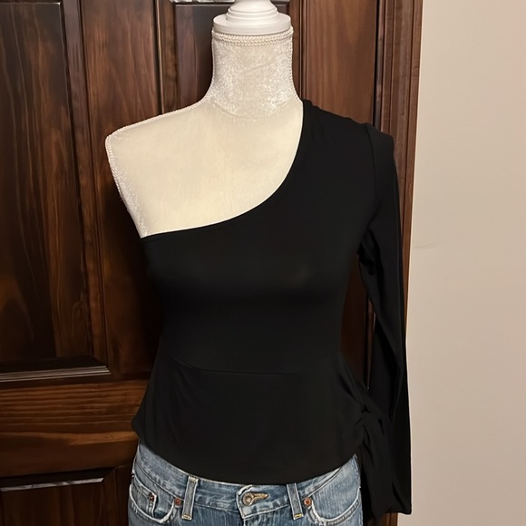 Banana Republic Tops - NWT- Banana Republic black 1 sleeve top sz small